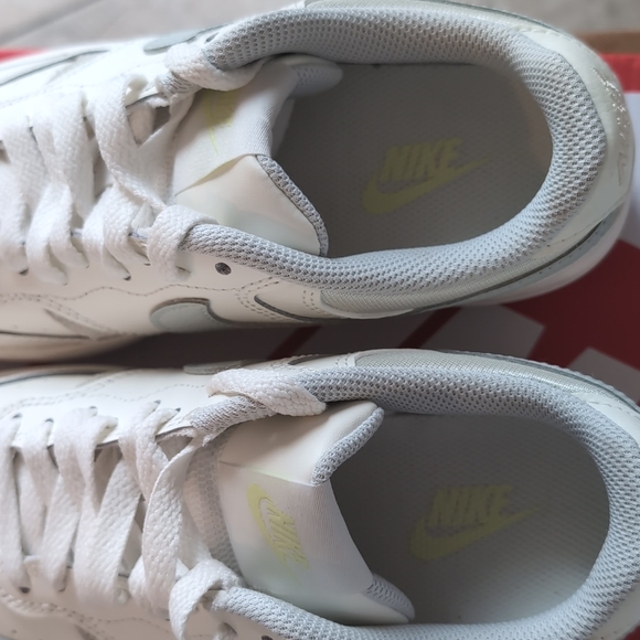 Nike Gamma Force Sneaker size 6 - Picture 3 of 4